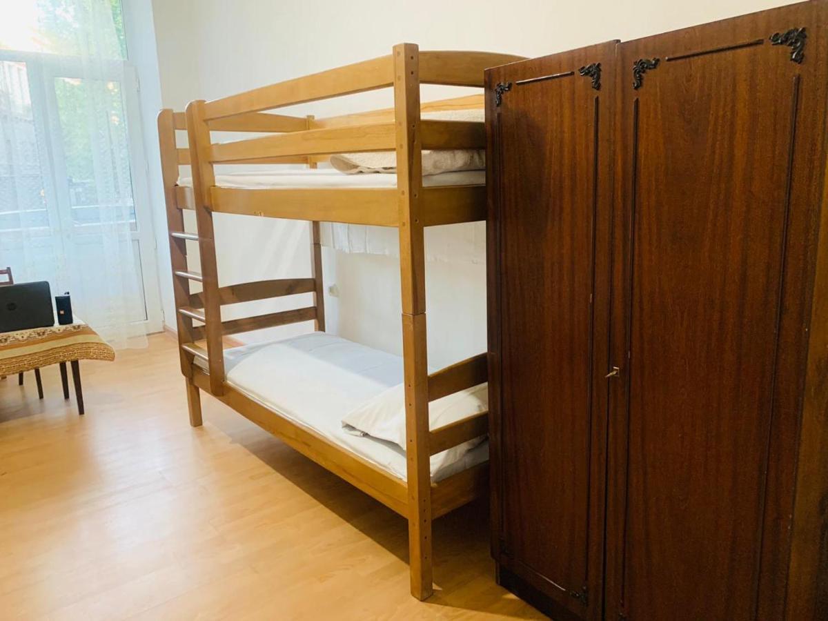 Infinity Hostel & Tour Jerevan Buitenkant foto