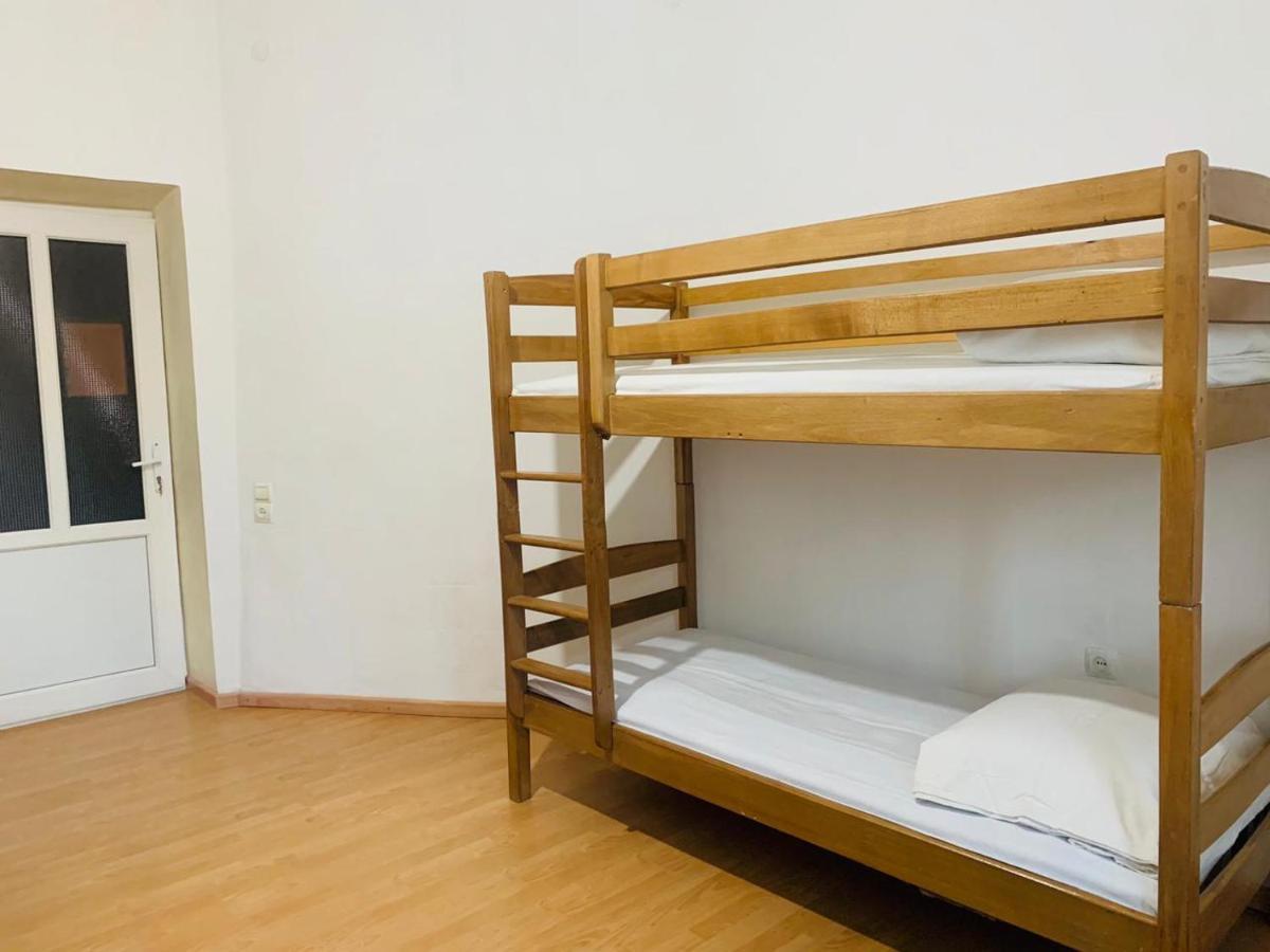 Infinity Hostel & Tour Jerevan Buitenkant foto