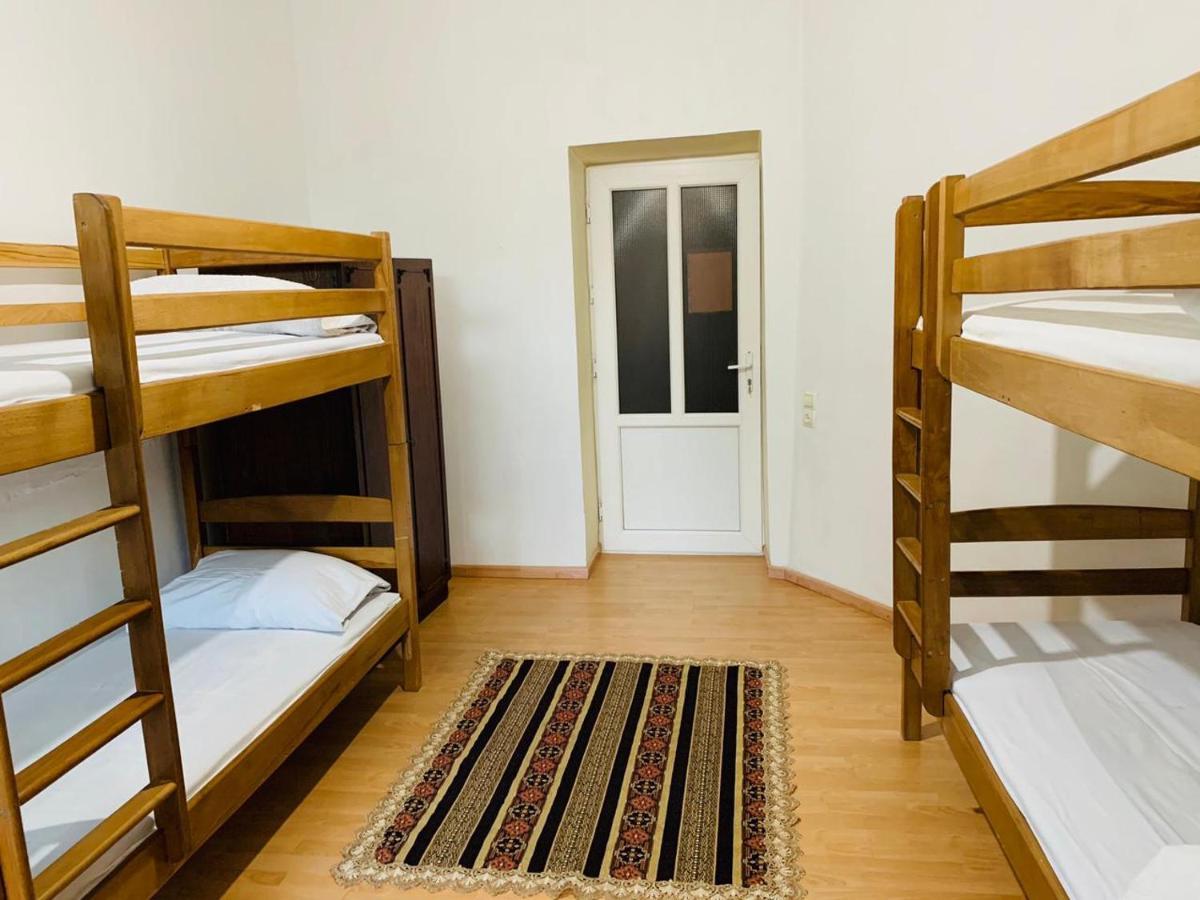 Infinity Hostel & Tour Jerevan Buitenkant foto