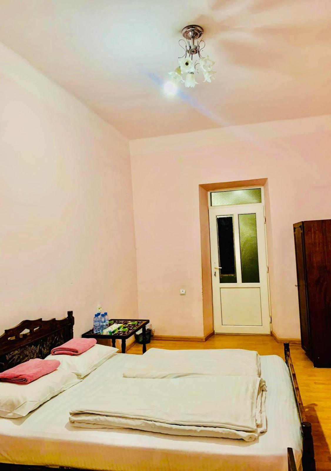 Infinity Hostel & Tour Jerevan Buitenkant foto