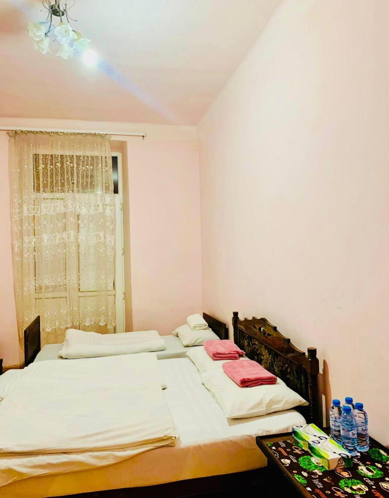 Infinity Hostel & Tour Jerevan Buitenkant foto