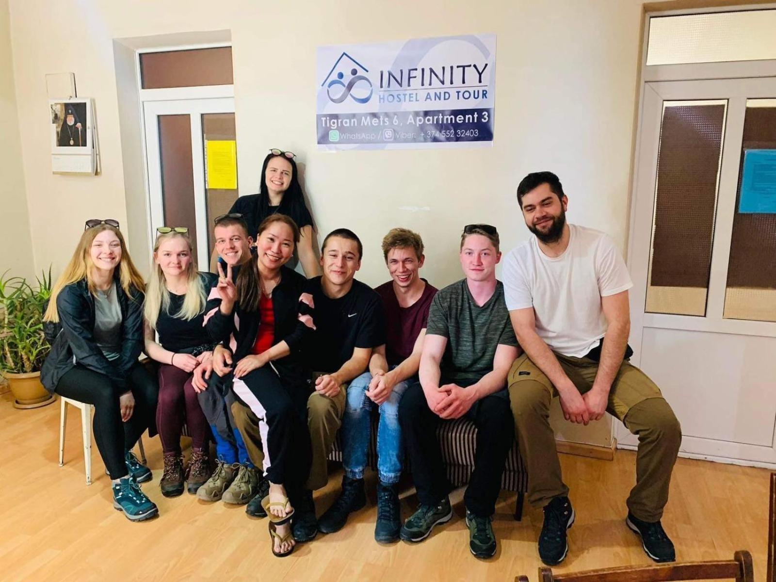 Infinity Hostel & Tour Jerevan Buitenkant foto